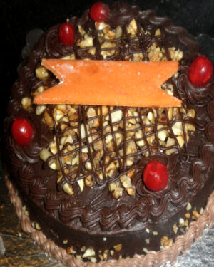 1 Kg Choco Crunch Round Cake with one greeting card